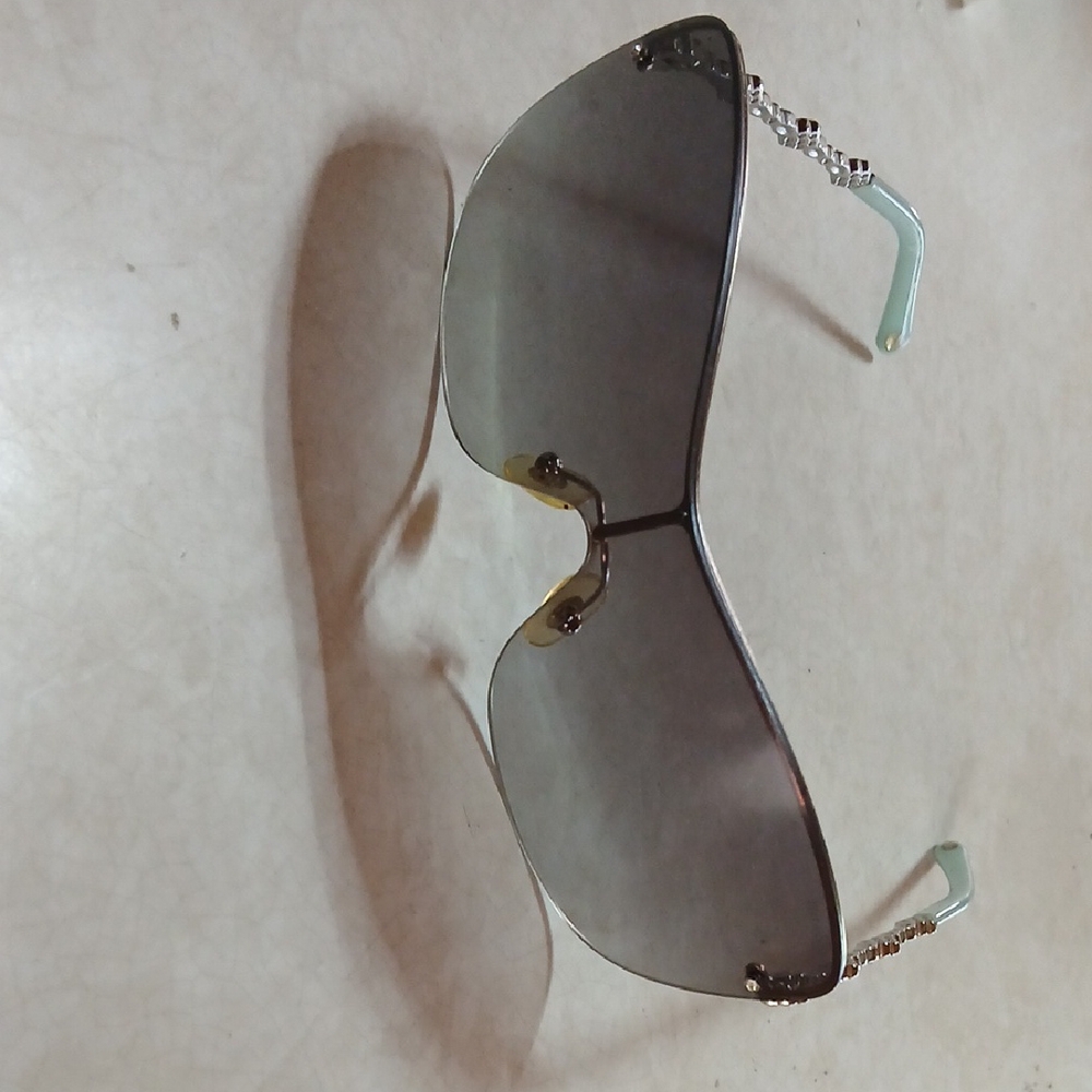 Tiffany & Co.Stylish Black and Blue Sunglasses